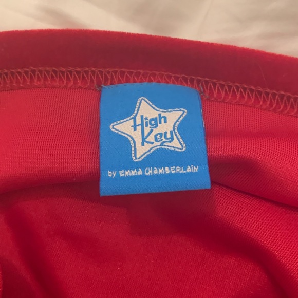 emma chamberlain high key red velvet top - Picture 2 of 2
